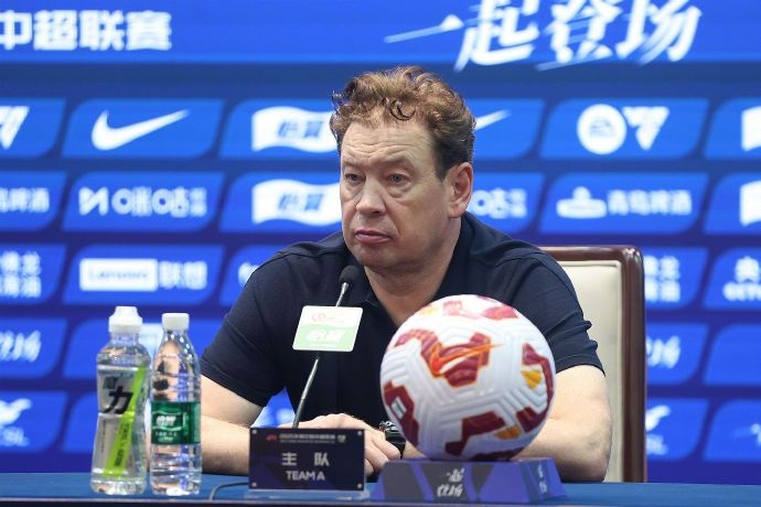 斯盧茨基：比賽結(jié)果確實令人心痛，總體來說我們創(chuàng)造出的機會很多
